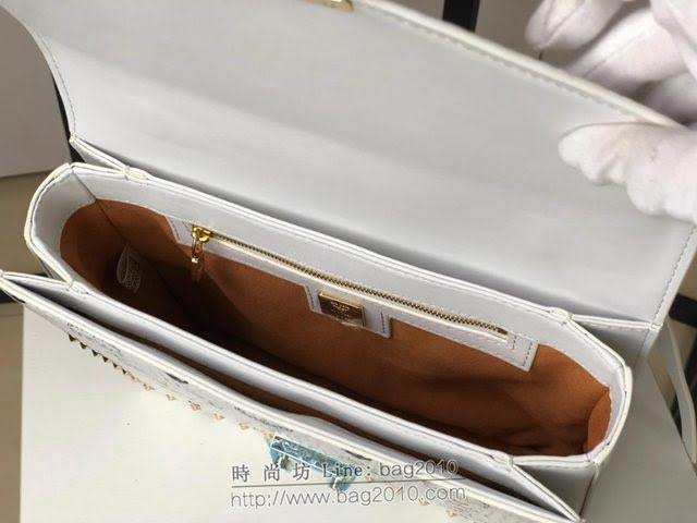 MCM女包 原單 6235 專櫃同步 Patricia打釘風琴包 翻蓋式搭配月桂鎖按扣 MCM單肩斜跨女包 MCM女手提包 手拎包  mdmc1358